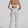 Λευκή ολόσωμη φόρμα Coralena με διακοσμητικά cut-out Λευκή ολόσωμη φόρμα Coralena με διακοσμητικά cut-out