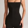 Luma Modal Bodycon Capri Ολόσωμη Φόρμα με τετράγωνο λαιμό σε μαύρο