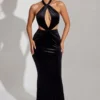Μακρύ φόρεμα Adriana με βελούδινο λαιμόκοψη σε μαύρο χρώμα Μακρύ φόρεμα Adriana με βελούδινο λαιμόκοψη σε μαύρο χρώμα