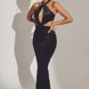 Μακρύ φόρεμα Adriana με βελούδινο λαιμόκοψη σε μαύρο χρώμα Μακρύ φόρεμα Adriana με βελούδινο λαιμόκοψη σε μαύρο χρώμα