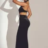 Μακρύ φόρεμα Adriana με βελούδινο λαιμόκοψη σε μαύρο χρώμα Μακρύ φόρεμα Adriana με βελούδινο λαιμόκοψη σε μαύρο χρώμα