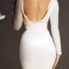 Μακρύ φόρεμα Ginevra Velvet με μακριά μανίκια σε χρώμα ιβουάρ Μακρύ φόρεμα Ginevra Velvet με μακριά μανίκια σε χρώμα ιβουάρ