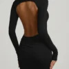 Μακρύ φόρεμα Regine Modal με σούρες και ανοιχτή πλάτη σε μαύρο Μακρύ φόρεμα Regine Modal με σούρες και ανοιχτή πλάτη σε μαύρο
