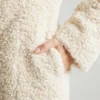Μακρύ παλτό Alaska από shearling σε κρεμ χρώμα Μακρύ παλτό Alaska από shearling σε κρεμ χρώμα