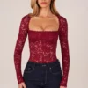 Μακρυμάνικο κορμάκι με δαντέλα Letizia σε κόκκινο κεράσι