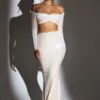 Adele Velvet Off-Shoulder Ruched Crop Top σε χρώμα Ivory Adele Velvet Off-Shoulder Ruched Crop Top σε χρώμα Ivory