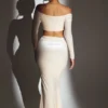 Adele Velvet Off-Shoulder Ruched Crop Top σε χρώμα Ivory Adele Velvet Off-Shoulder Ruched Crop Top σε χρώμα Ivory