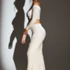 Adele Velvet Off-Shoulder Ruched Crop Top σε χρώμα Ivory Adele Velvet Off-Shoulder Ruched Crop Top σε χρώμα Ivory