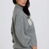 Μαλακό πλεκτό πουλόβερ oversized σε γκρι Μαλακό πλεκτό πουλόβερ oversized σε γκρι