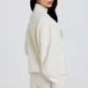 Μαλακό πλεκτό πουλόβερ oversized σε ιβουάρ Μαλακό πλεκτό πουλόβερ oversized σε ιβουάρ