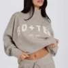 Μαλακό πλεκτό πουλόβερ oversized σε μπεζ Μαλακό πλεκτό πουλόβερ oversized σε μπεζ