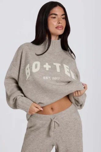 Μαλακό πλεκτό πουλόβερ oversized σε μπεζ