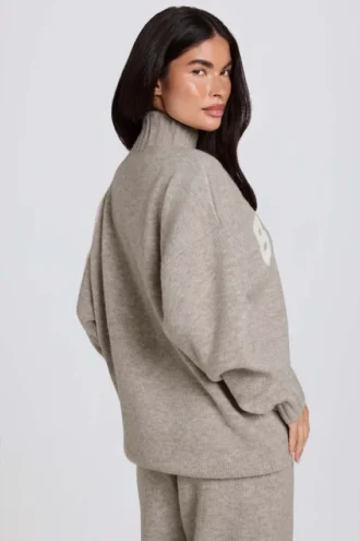 Μαλακό πλεκτό πουλόβερ oversized σε μπεζ