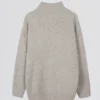 Μαλακό πλεκτό πουλόβερ oversized σε μπεζ Μαλακό πλεκτό πουλόβερ oversized σε μπεζ