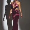 Μάξι φόρεμα Adriana Velvet με λαιμόκοψη halter σε χρώμα κρασιού Μάξι φόρεμα Adriana Velvet με λαιμόκοψη halter σε χρώμα κρασιού