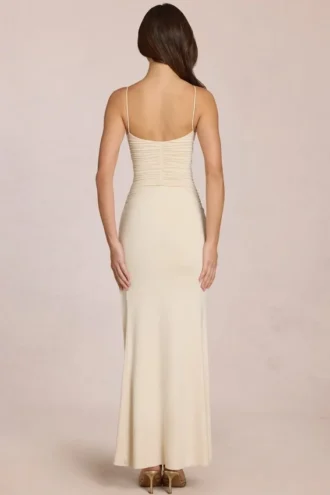 Μάξι Φορέμα Elanora με βαθύ V-neck σε χρώμα ιβουάρ