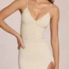 Μάξι Φορέμα Elanora με βαθύ V-neck σε χρώμα ιβουάρ Μάξι Φορέμα Elanora με βαθύ V-neck σε χρώμα ιβουάρ