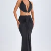 Μάξι φόρεμα Omarosa με λεπτομέρειες από μεταλλικά στοιχεία και κοψίματα στο λαιμό, σε μαύρο χρώμα Μάξι φόρεμα Omarosa με λεπτομέρειες από μεταλλικά στοιχεία και κοψίματα στο λαιμό, σε μαύρο χρώμα