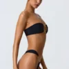 Sunny Isles Διακοσμημένο μπικίνι bandeau με cut-out σε μαύρο χρώμα