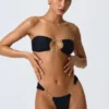 Sunny Isles Διακοσμημένο μπικίνι bandeau με cut-out σε μαύρο χρώμα
