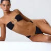 Sunny Isles Διακοσμημένο μπικίνι bandeau με cut-out σε μαύρο χρώμα