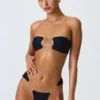 Sunny Isles Διακοσμημένο μπικίνι bandeau με cut-out σε μαύρο χρώμα
