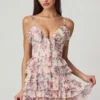 Μίνι φόρεμα A-line με βολάν και κορδόνια Lolina σε floral μοτίβο Primrose