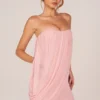 Μίνι φόρεμα Alessandra Bandeau Draped σε ροζ χρώμα Μίνι φόρεμα Alessandra Bandeau Draped σε ροζ χρώμα