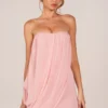 Μίνι φόρεμα Alessandra Bandeau Draped σε ροζ χρώμα Μίνι φόρεμα Alessandra Bandeau Draped σε ροζ χρώμα
