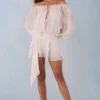 Μίνι φόρεμα Alessia με ανοιχτούς ώμους και φουσκωτά μανίκια σε χρώμα ιβουάρ Μίνι φόρεμα Alessia με ανοιχτούς ώμους και φουσκωτά μανίκια σε χρώμα ιβουάρ