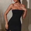 Μίνι φόρεμα Brielle με λαιμόκοψη bandeau σε μαύρο χρώμα Μίνι φόρεμα Brielle με λαιμόκοψη bandeau σε μαύρο χρώμα