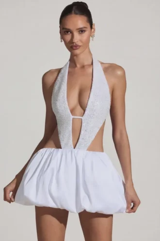 Μίνι φόρεμα Cece με διακοσμητικά cut-out και φούστα σε στυλ «φούσκα» σε λευκό χρώμα