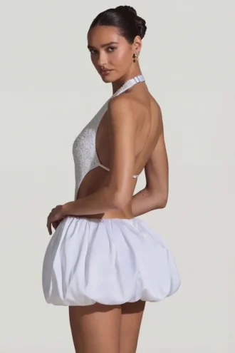 Μίνι φόρεμα Cece με διακοσμητικά cut-out και φούστα σε στυλ «φούσκα» σε λευκό χρώμα