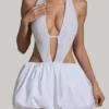 Μίνι φόρεμα Cece με διακοσμητικά cut-out και φούστα σε στυλ «φούσκα» σε λευκό χρώμα