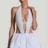 Μίνι φόρεμα Cece με διακοσμητικά cut-out και φούστα σε στυλ «φούσκα» σε λευκό χρώμα