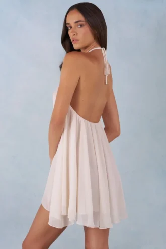 Μίνι φόρεμα Evania Halterneck Babydoll σε ιβουάρ