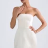 Μίνι φόρεμα Haisley Bandeau Structured Tulip σε χρώμα ιβουάρ Μίνι φόρεμα Haisley Bandeau Structured Tulip σε χρώμα ιβουάρ