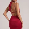 Μίνι φόρεμα Kael με πτυχωτό καπό σε χρώμα Cherry Red Μίνι φόρεμα Kael με πτυχωτό καπό σε χρώμα Cherry Red