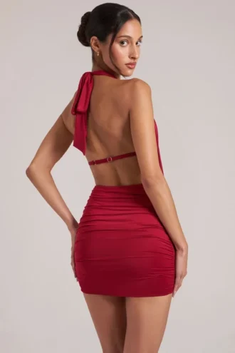 Μίνι φόρεμα Kael με πτυχωτό καπό σε χρώμα Cherry Red