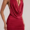 Μίνι φόρεμα Kael με πτυχωτό καπό σε χρώμα Cherry Red Μίνι φόρεμα Kael με πτυχωτό καπό σε χρώμα Cherry Red