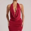 Μίνι φόρεμα Kael με πτυχωτό καπό σε χρώμα Cherry Red Μίνι φόρεμα Kael με πτυχωτό καπό σε χρώμα Cherry Red