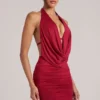Μίνι φόρεμα Kael με πτυχωτό καπό σε χρώμα Cherry Red Μίνι φόρεμα Kael με πτυχωτό καπό σε χρώμα Cherry Red
