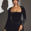 Μίνι φόρεμα κορσέ με μακριά μανίκια Tera Velvet σε μαύρο Μίνι φόρεμα κορσέ με μακριά μανίκια Tera Velvet σε μαύρο
