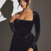 Μίνι φόρεμα κορσέ με μακριά μανίκια Tera Velvet σε μαύρο Μίνι φόρεμα κορσέ με μακριά μανίκια Tera Velvet σε μαύρο