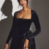 Μίνι φόρεμα κορσέ με μακριά μανίκια Tera Velvet σε μαύρο Μίνι φόρεμα κορσέ με μακριά μανίκια Tera Velvet σε μαύρο