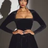 Μίνι φόρεμα κορσέ με μακριά μανίκια Tera Velvet σε μαύρο Μίνι φόρεμα κορσέ με μακριά μανίκια Tera Velvet σε μαύρο
