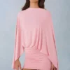 Μίνι φόρεμα Lida Draped Cape σε ροζ χρώμα Μίνι φόρεμα Lida Draped Cape σε ροζ χρώμα