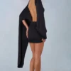 Μίνι φόρεμα Lida με πτυχωτή κάπα σε μαύρο Μίνι φόρεμα Lida με πτυχωτή κάπα σε μαύρο
