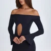 Μίνι φόρεμα Madelina με ανοιχτούς ώμους και κοψίματα σε μαύρο χρώμα Μίνι φόρεμα Madelina με ανοιχτούς ώμους και κοψίματα σε μαύρο χρώμα