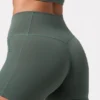 Μίνι σορτς Soft Active με ψηλή μέση σε χρώμα χακί Μίνι σορτς Soft Active με ψηλή μέση σε χρώμα χακί